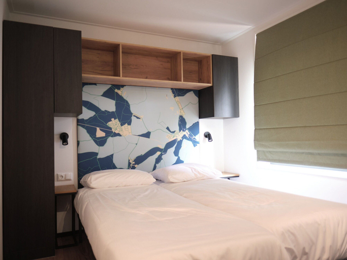 Bedroom 2, Spacious Lodge, 2 Bathrooms, Near Maastricht, Gulpen-Wittem