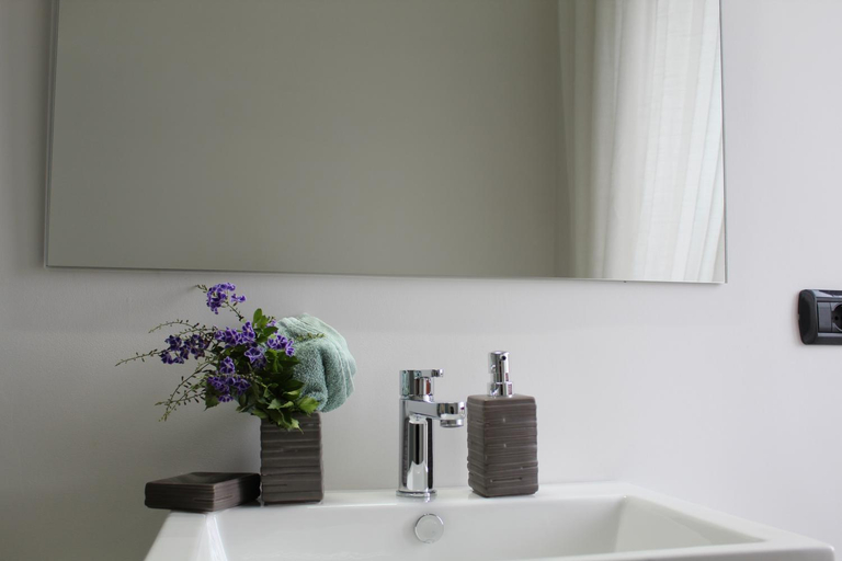Bathroom 3, Atlantide holiday apartments, Napoli