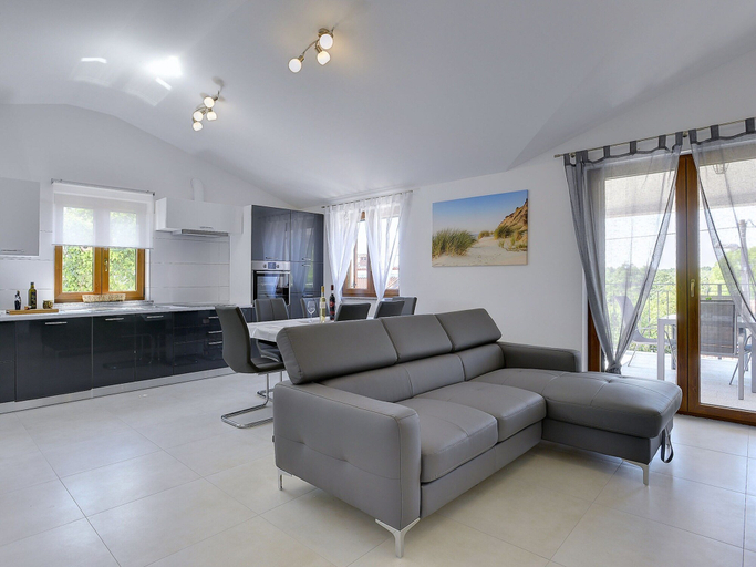 Others 5, Modern Holiday Home With Pool in Pazin, Pazin