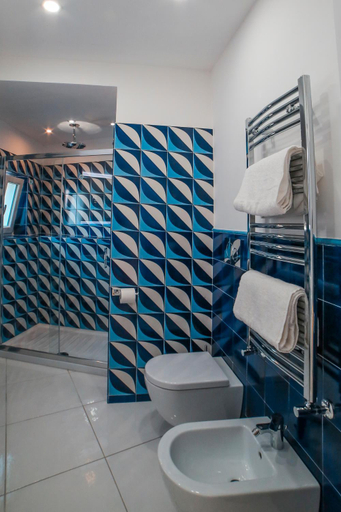 Bathroom 3, Admiring Amalfi, Salerno