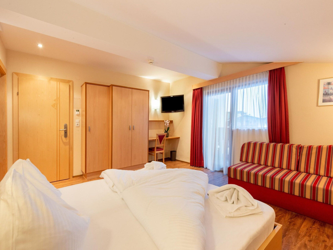 Bedroom 4, Nice Apartment in Langenfeld With Garden, Imst