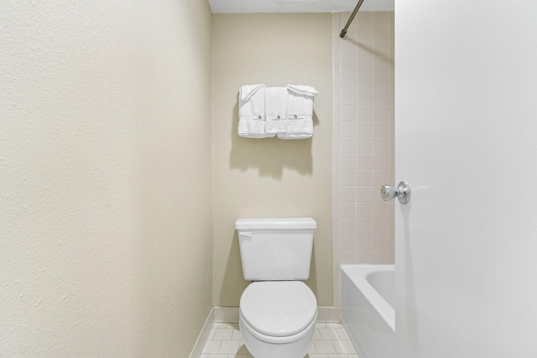 Bathroom 2, Perdido Sun 1008, Escambia
