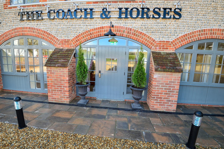 Others 4, The Coach and Horses, West Sussex