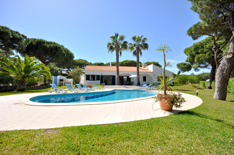 Sport & Beauty, Close to amenities, free air conditioning and wi-fi, Loulé