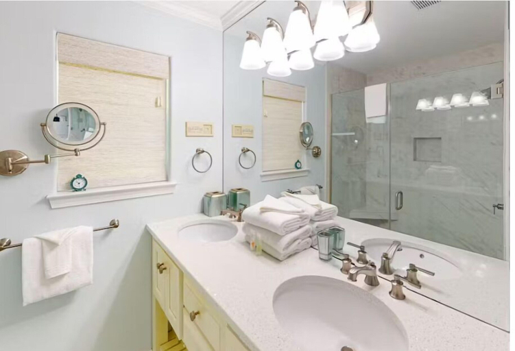 Bathroom 3, Bikini Bottom, Baldwin