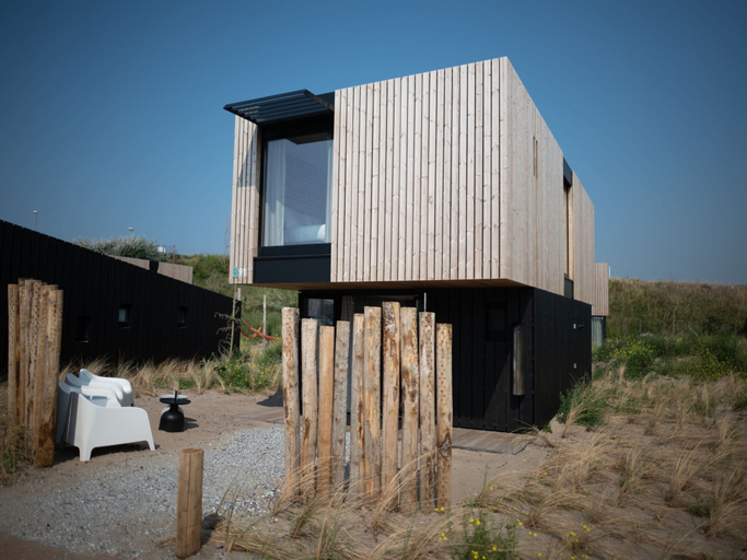 Exterior 3, Spacious Lodge With 2 Bathrooms, Near the Sea, Zandvoort