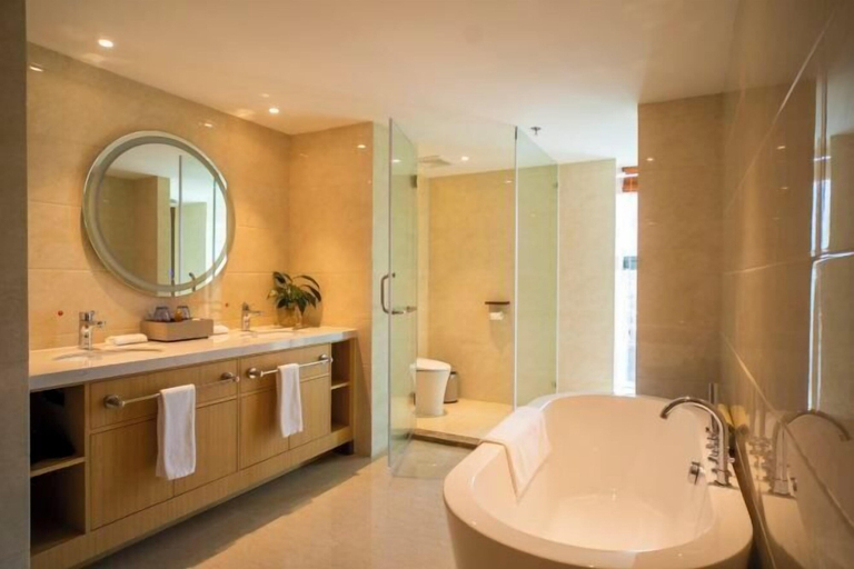 Bathroom 4, Yihai Alliance Hotel, Liangshan Yi