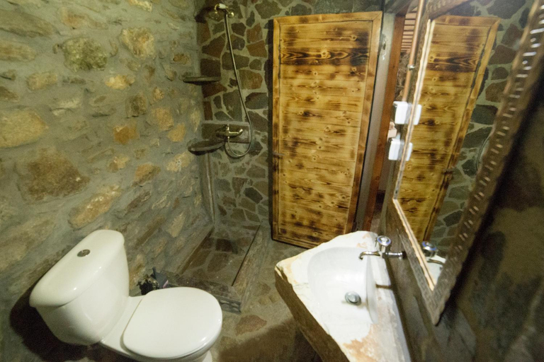 Bathroom 3, Captain Ikaros, North Aegean