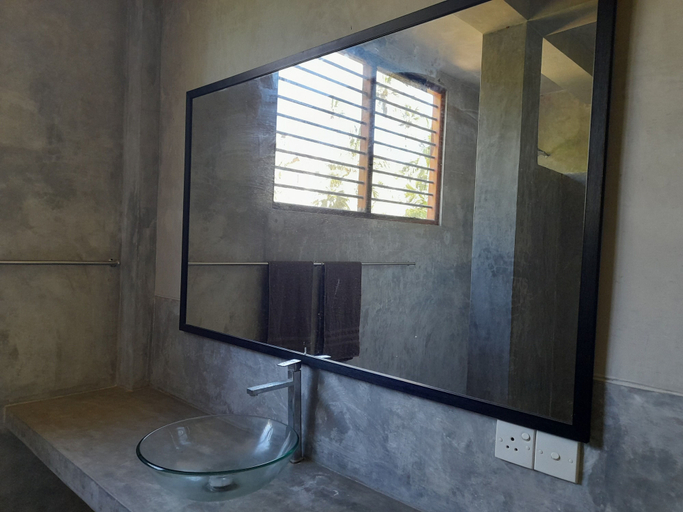 Bathroom 2, Mealanies House, Habaraduwa