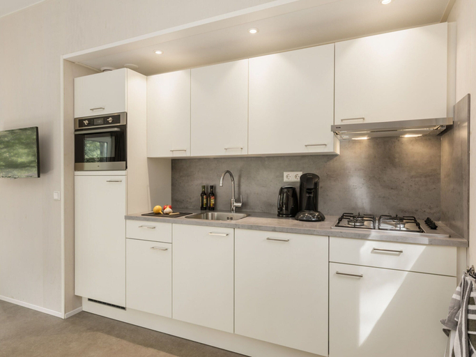 Private kitchen, Chalet in Kijkduin With Sauna & Comfort, The Hague