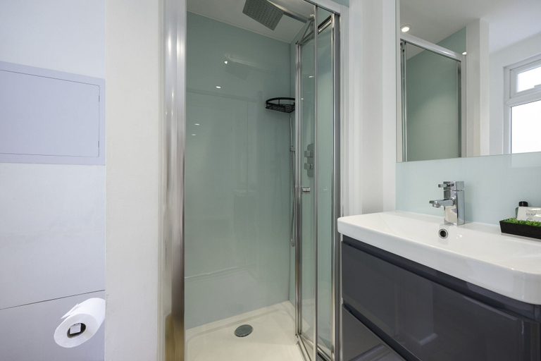 Bathroom 4, Upper Rock Brighton Apartments, Brighton and Hove