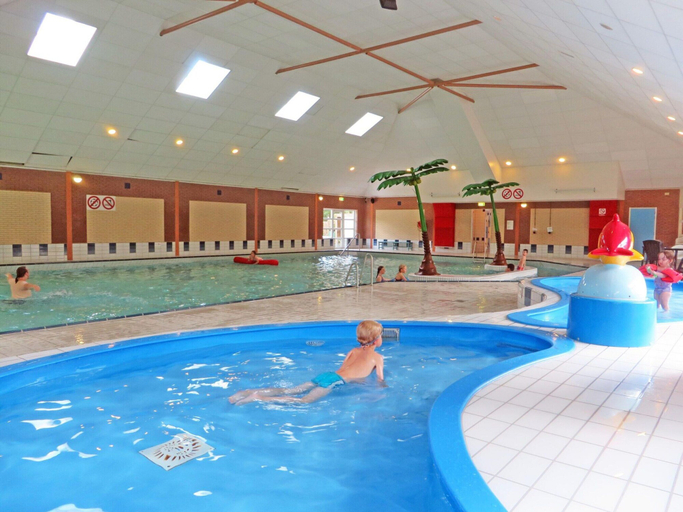 Pool 3, Beautiful House With Dishwasher and Sauna, 19 km From Hoorn, Andijk
