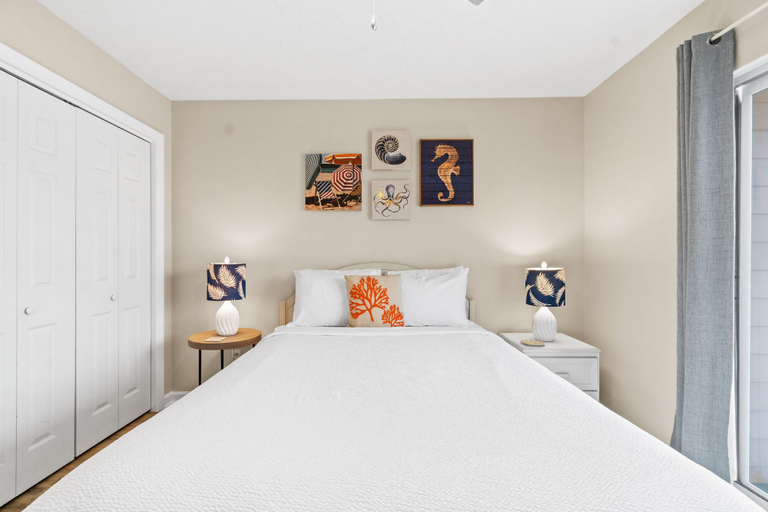 Bedroom 1, Peachtree Place By Panhandle Getaways, Bay