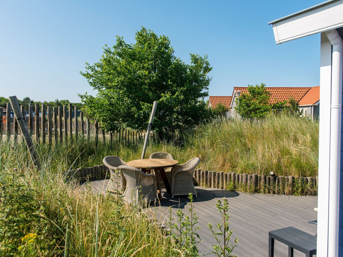 Dining 4, Comfortable Chalet With Dishwasher, Near the Beach, Ameland