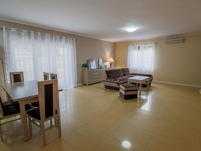 Others 4, Fantastic Bungalow in Lagów with Hot Tub, Świebodzin