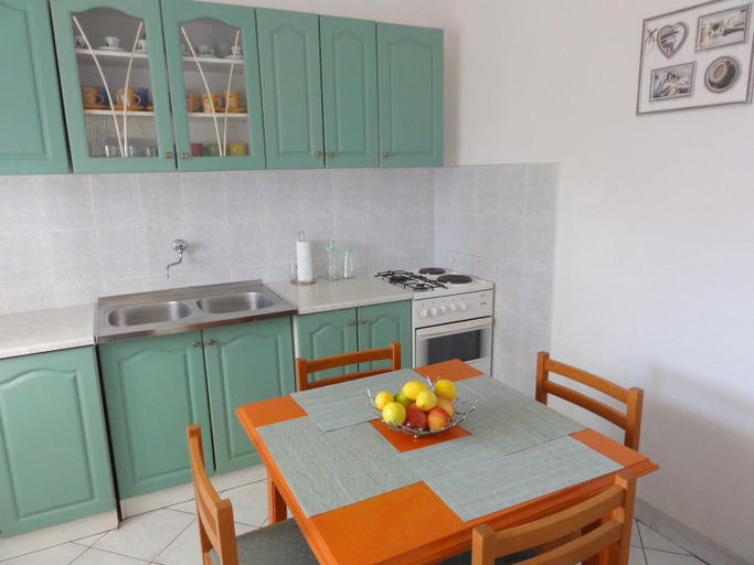 Others 5, Apartmani Pavlovic, Sućuraj