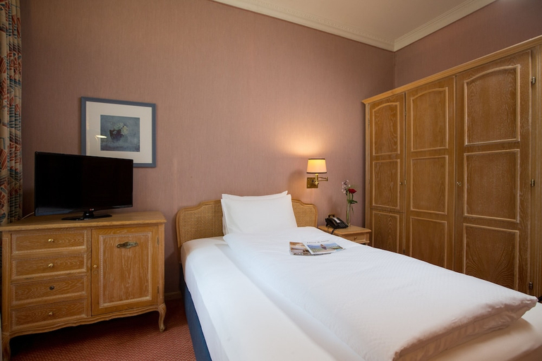 Bedroom 3, Grand Beau-Rivage, Interlaken