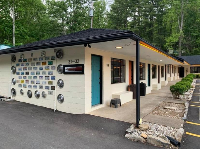 Exterior & Views 1, Route 19 Inn, Haywood