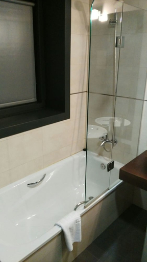 Bathroom 5, Hotel Silken Axis Vigo, Pontevedra