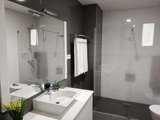 Bathroom 4, Whalesbay Hotel Apartamentos-NEW, Ponta Delgada