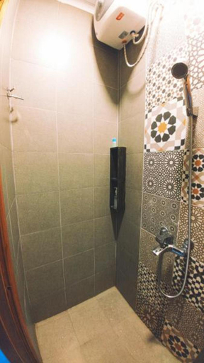 Bathroom 3, Kon-Tiki DaNang Hostel, Da Nang