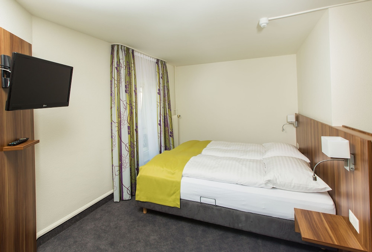 Bedroom 2, Hotel Resslirytti, Basel
