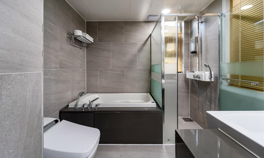Bathroom 5, Golden Tulip Essential Namgang, Jinju