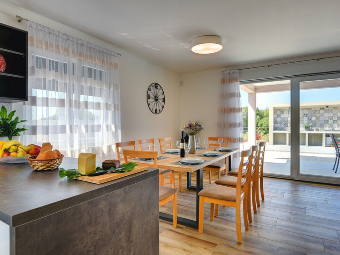 Food & Drinks 5, Villa in Kanfanar With Swimming Pool, Kanfanar