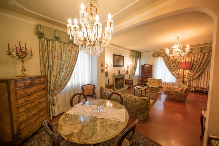 Others 5, VILLA IL TRUFOLO, Florence