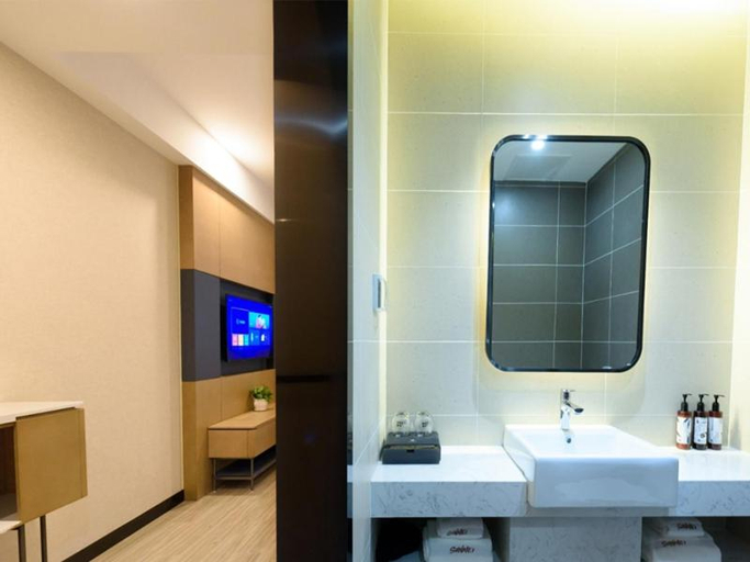 Bathroom 2, Up And In Sichuan Mianyang Sena Sunshine High-speed Railway Station, Mianyang