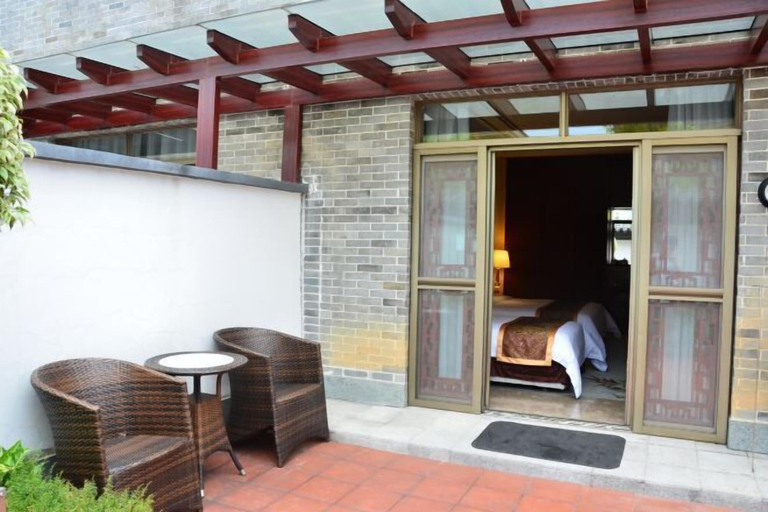 Exterior 5