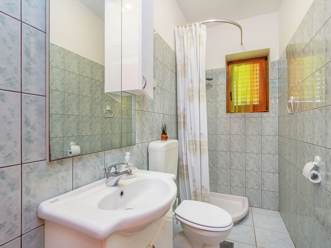 Bathroom, Inviting Apartment in Vinkuran near Sea, Medulin