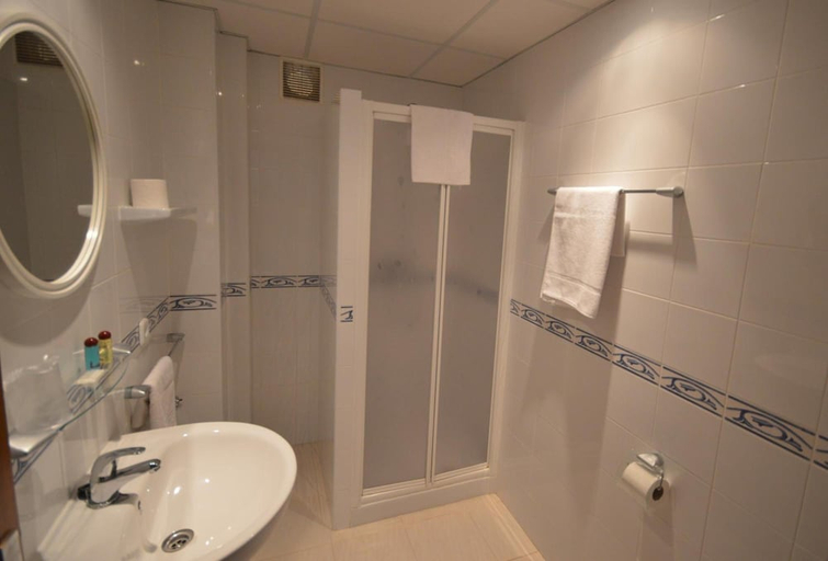 Bathroom 3, Hostal Mallorca, Baleares