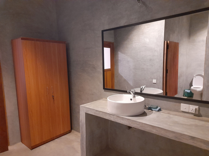 Bathroom 4, Mealanies House, Habaraduwa