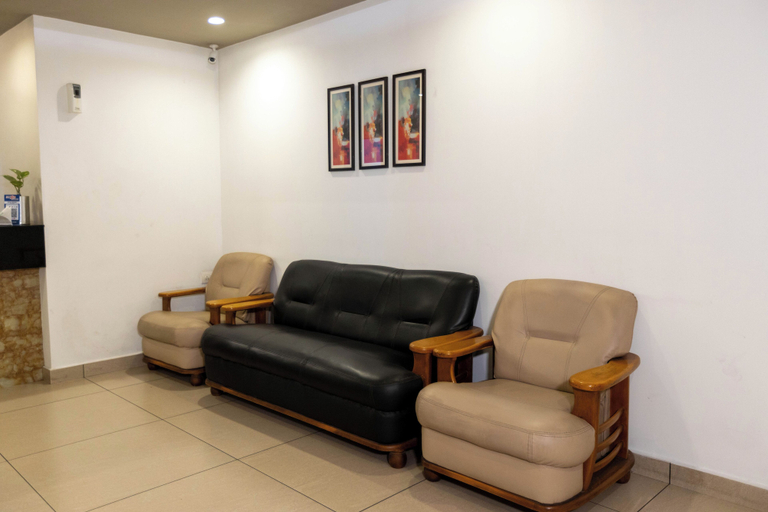 Others 5, Aryaas Residency Nettoor, Ernakulam