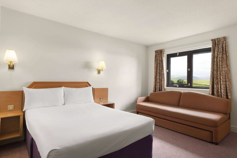 Bedroom 3, Days Inn by Wyndham Kendal Killington Lake, Cumbria