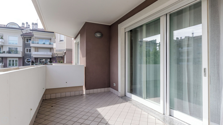 Others 5, Italianway - Cavour 75, Milano