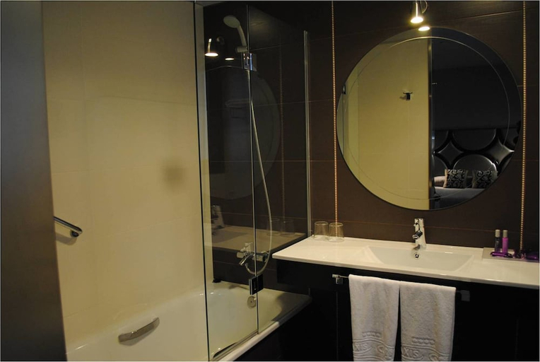 Bathroom 5, Hotel Silken Axis Vigo, Pontevedra