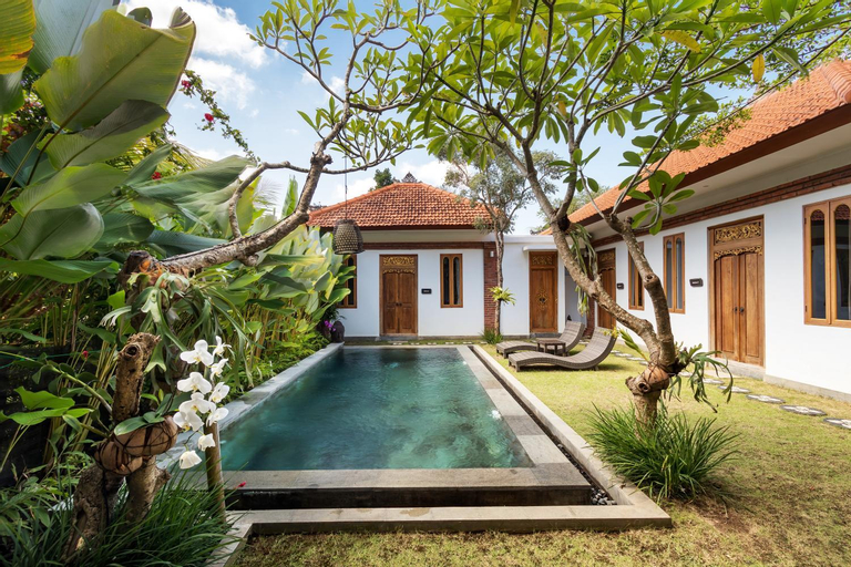 Swimming Pool 13