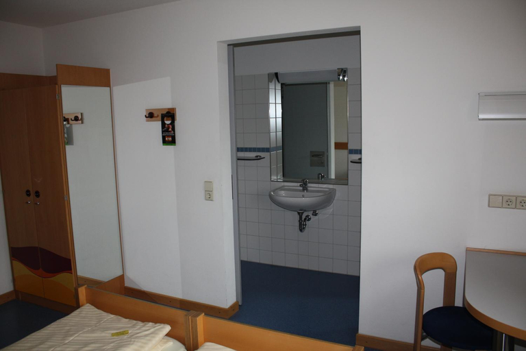 Bedroom 3, Jugendherberge Stuttgart International, Stuttgart