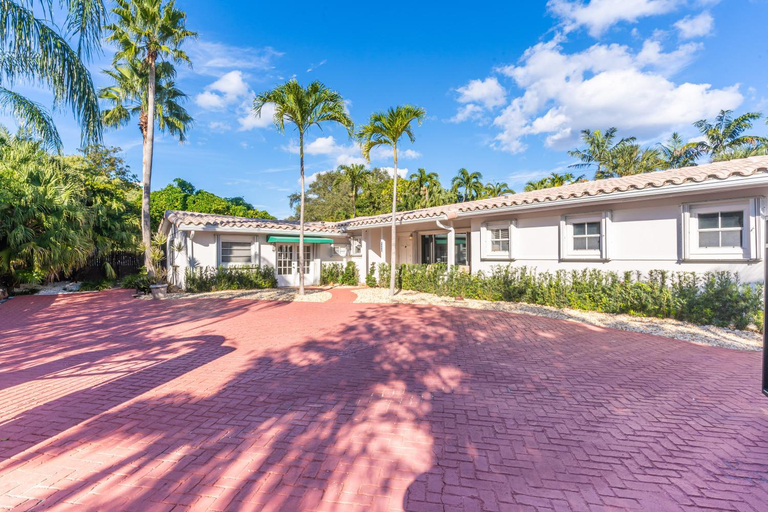 Others 1, NEWLY RENOVATED POOL, HOT TUB, & EPIC BACKYARD, Broward