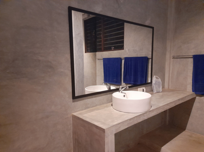Bathroom 3, Mealanies House, Habaraduwa
