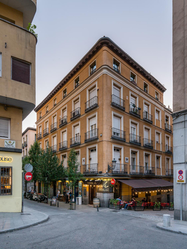 Exterior & Views 2, Hostal Met Madrid, Madrid