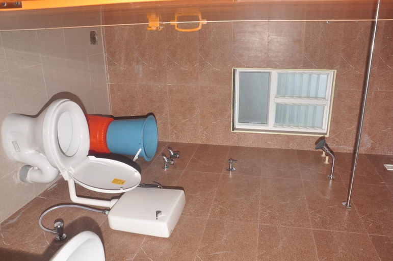 Bathroom 3, Hotel Aishwariyam Thirukadaiyur, Nagappattinam