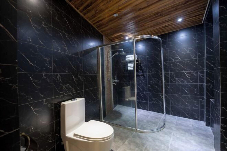 Bathroom 4, the Four Seasons the Inn, Lijiang