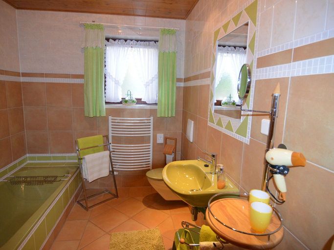 Bathroom, Wohnung mit Terrasse in Zeil am Main, Haßberge