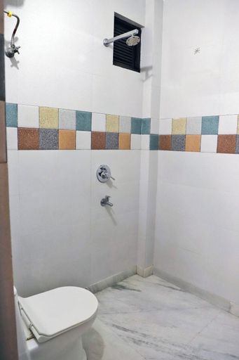Bathroom 2, Hotel Traditional Inn, Delhi