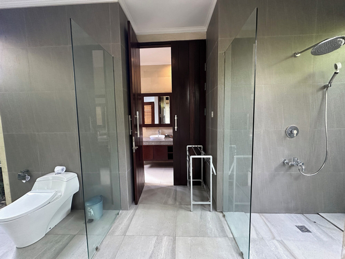 Bathroom 19