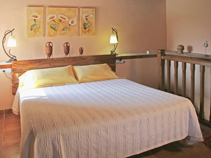 Room, Lovely Holiday Home in Alcúdia with Hot Tub & Private Pool, Baleares