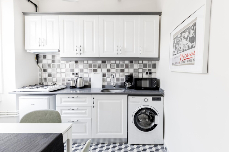 Room 4, Chic Flat 5 min to Galata Tower in Istiklal Ave, Beyoğlu
